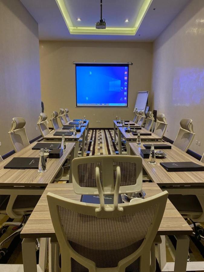 Voyage Hotel & Suites Riyadh Exteriör bild