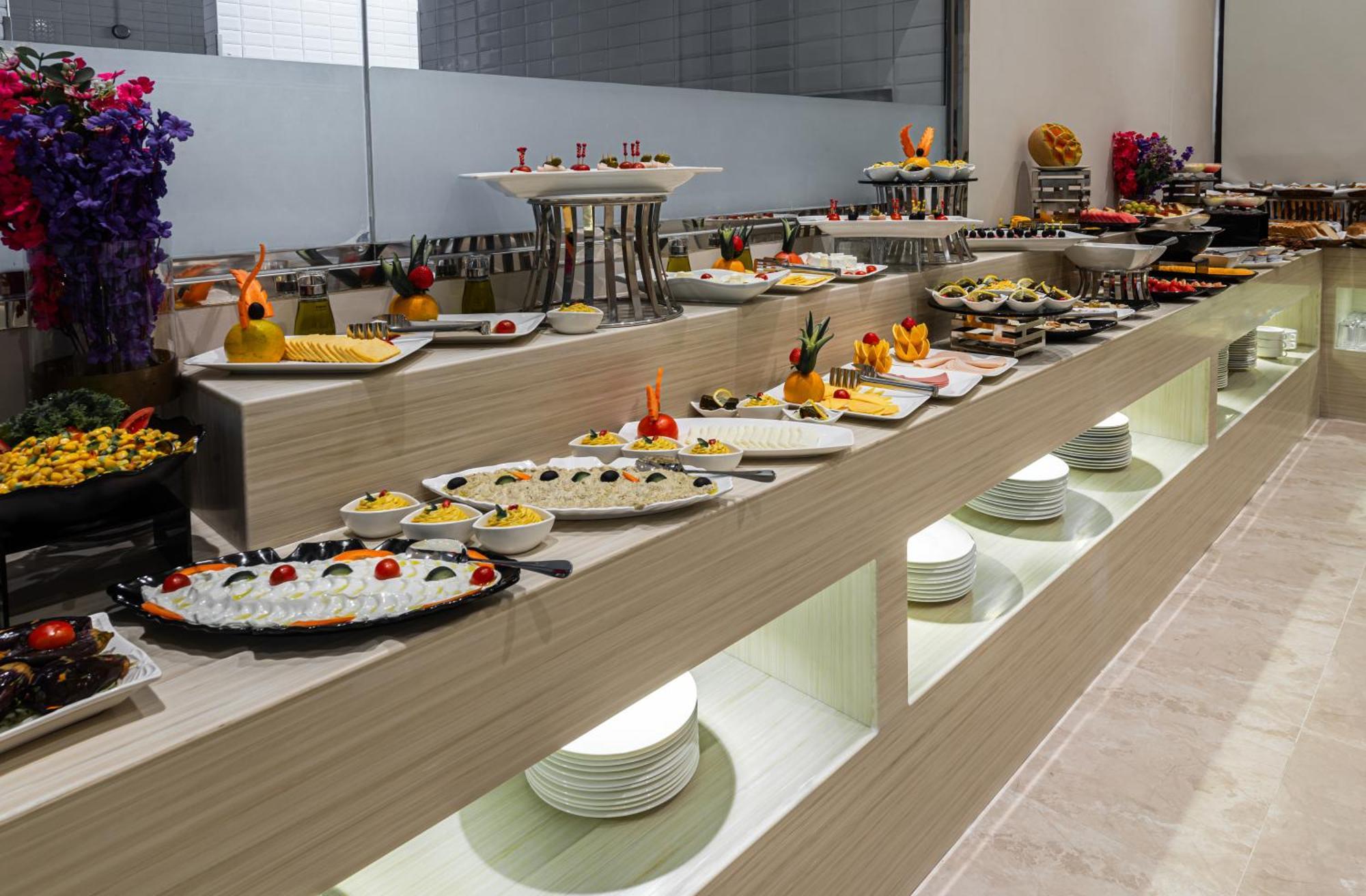Voyage Hotel & Suites Riyadh Exteriör bild